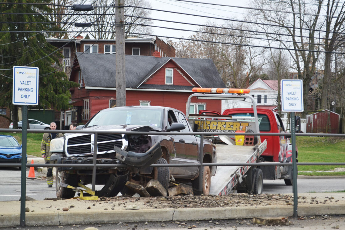 Picture This Crash on Murdoch Avenue in Parkersburg News, Sports